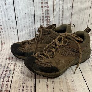 Merrell Women's Tan and Black Athletic Shoes